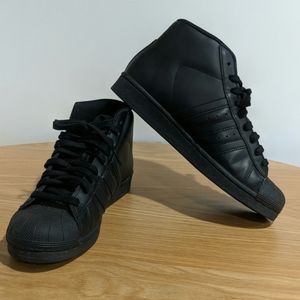 Adidas high top Superstar -US 8 m/ 10 w